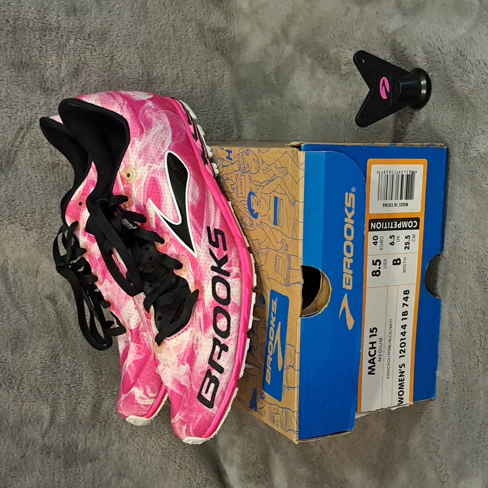 0627 Brooks Mach 15 Cleats